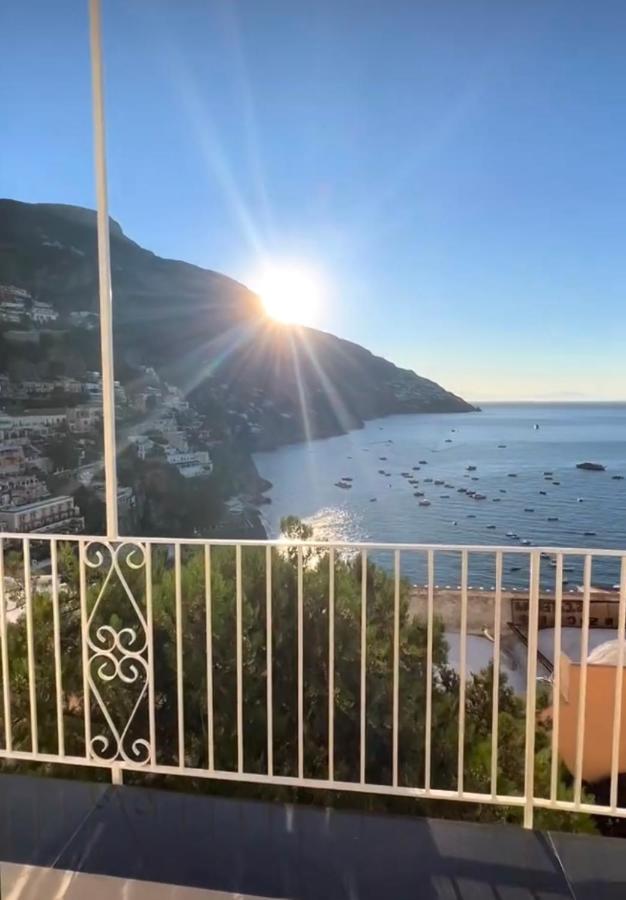 Queen View Apartment - No Kitchen Positano Bagian luar foto