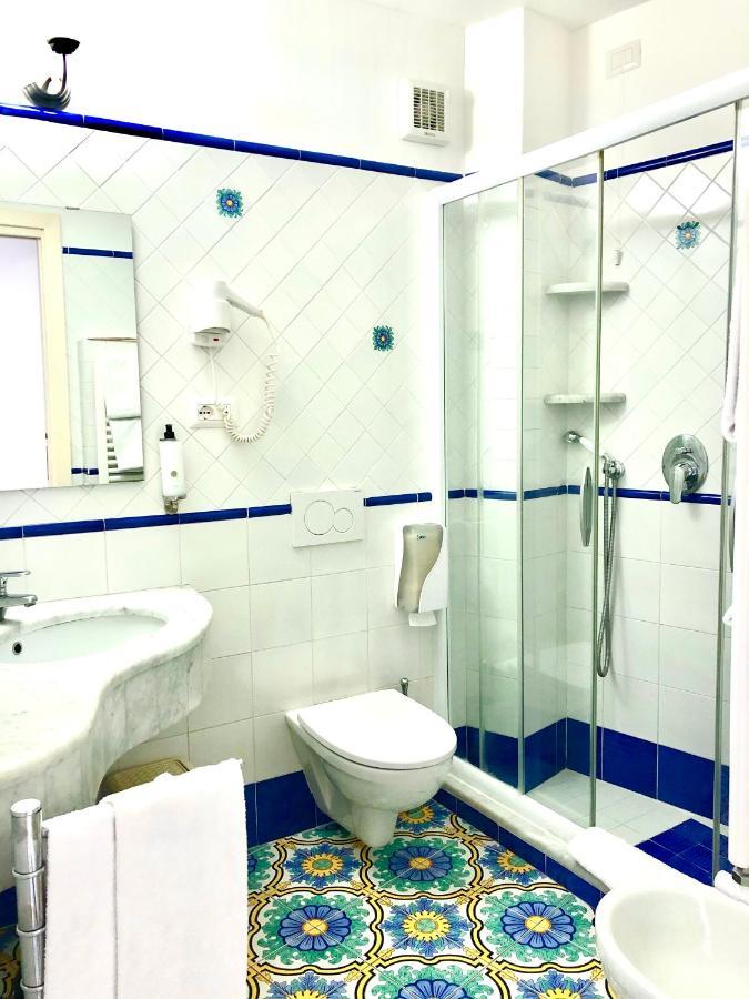 Queen View Apartment - No Kitchen Positano Bagian luar foto