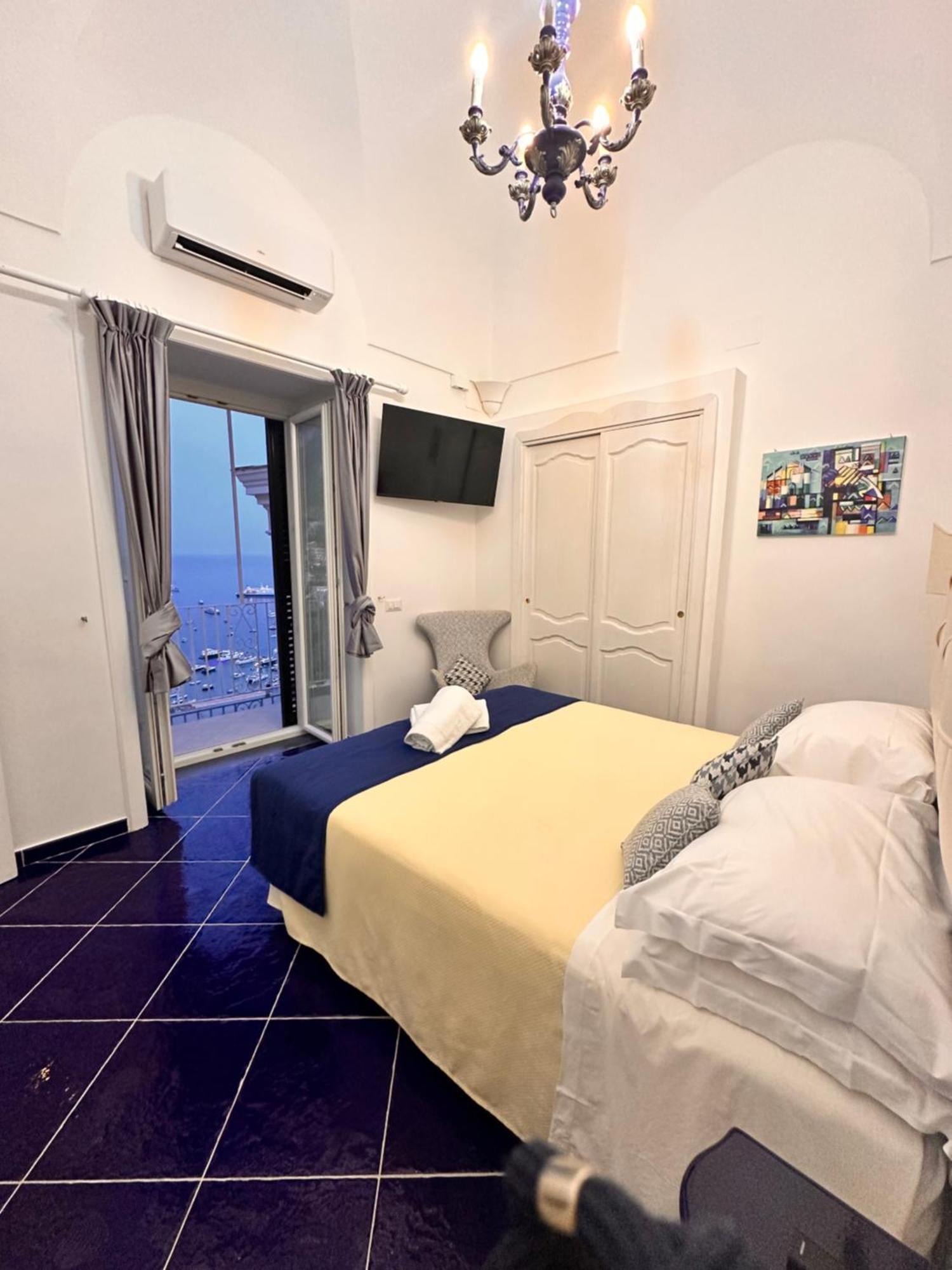 Queen View Apartment - No Kitchen Positano Bagian luar foto