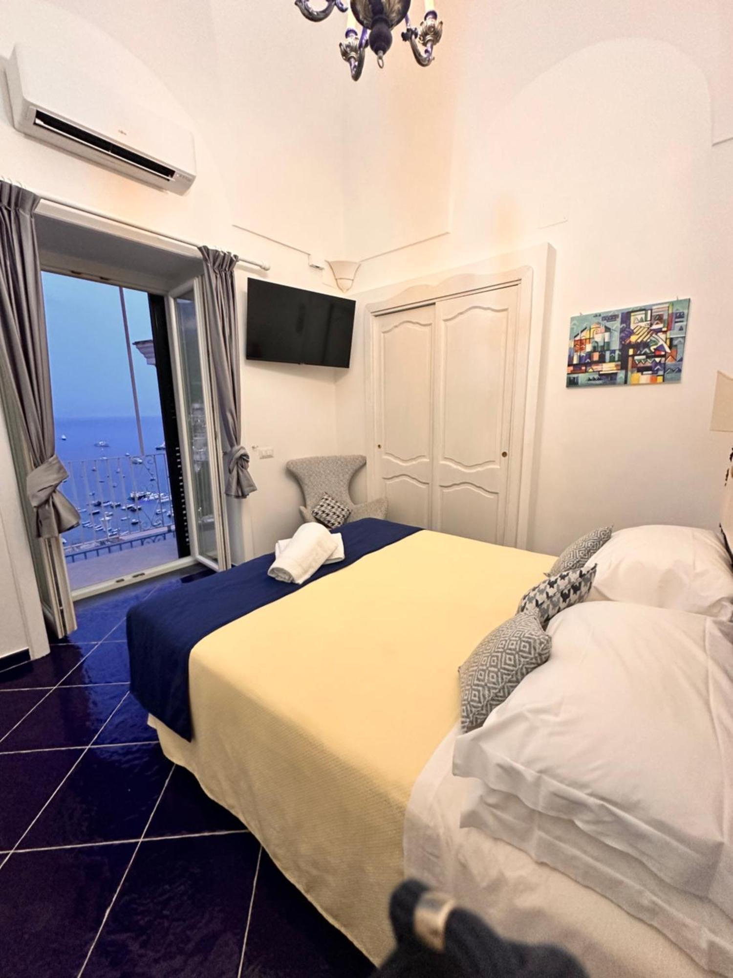 Queen View Apartment - No Kitchen Positano Bagian luar foto